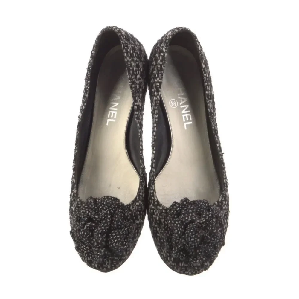Chanel flower pump shoes